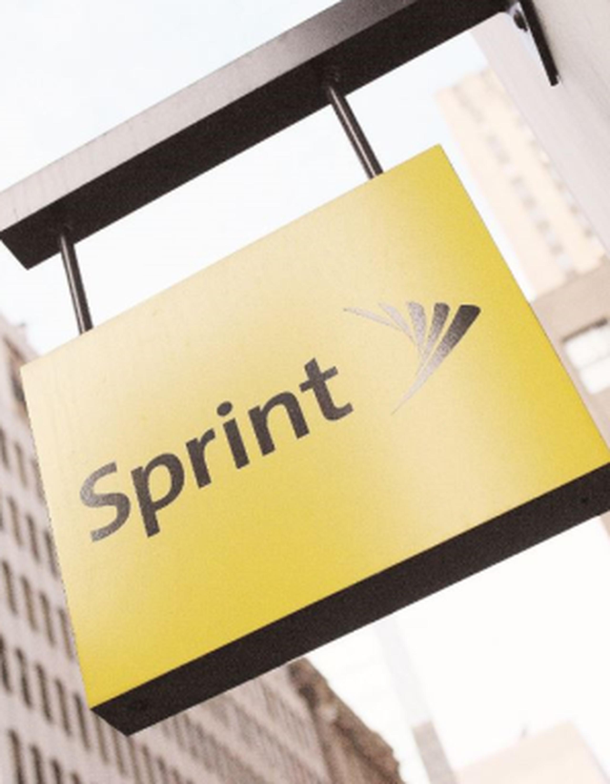 El martes  pasado casi la totalidad de los clientes de Sprint se quedaron sin servicio celular durante varias horas debido a un incidente que provocó una ruptura en una de sus líneas de fibra óptica. (Archivo)