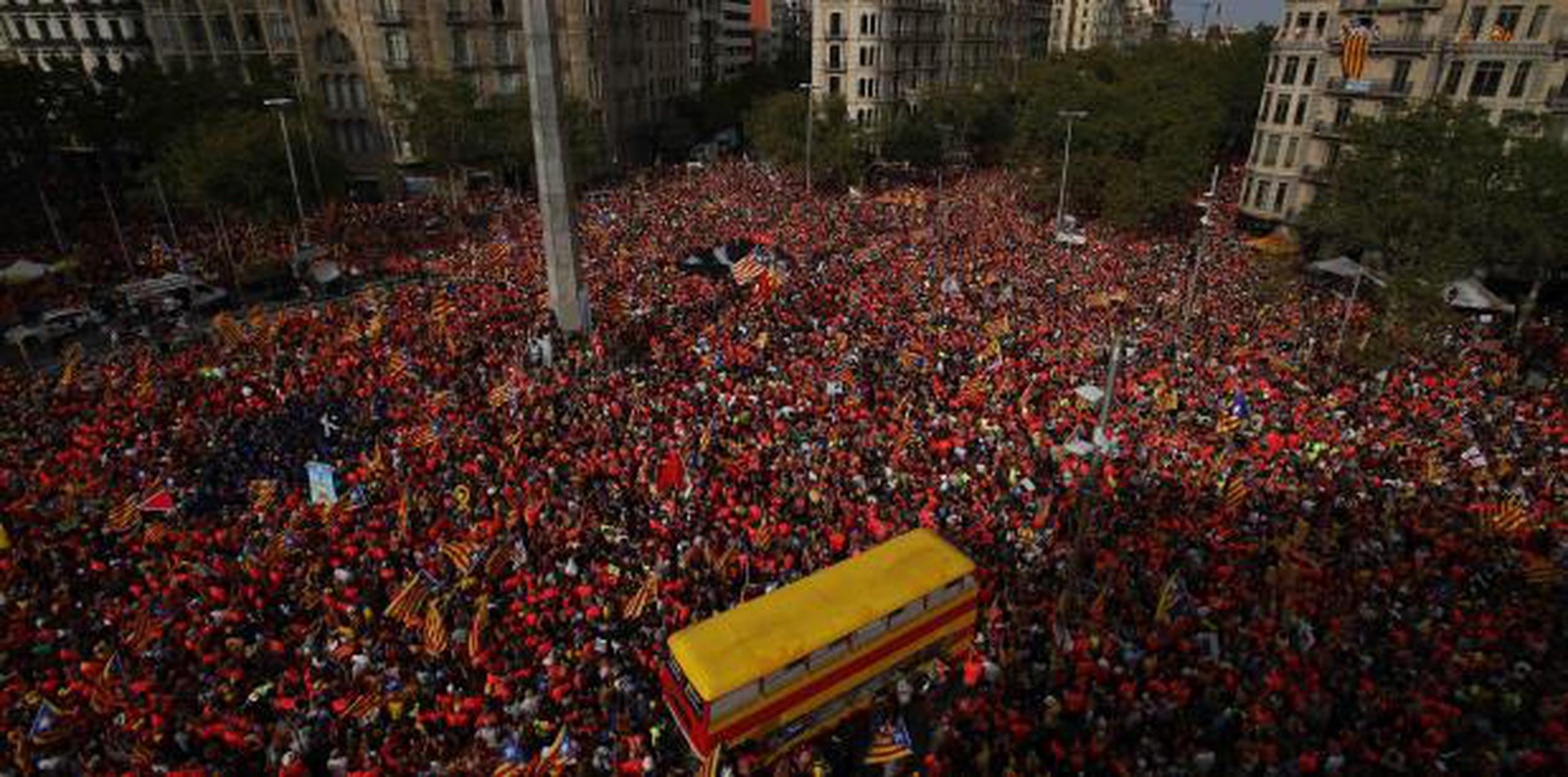 La policía local de Barcelona estimó que participaron alrededor de un millón de manifestantes. (AP)