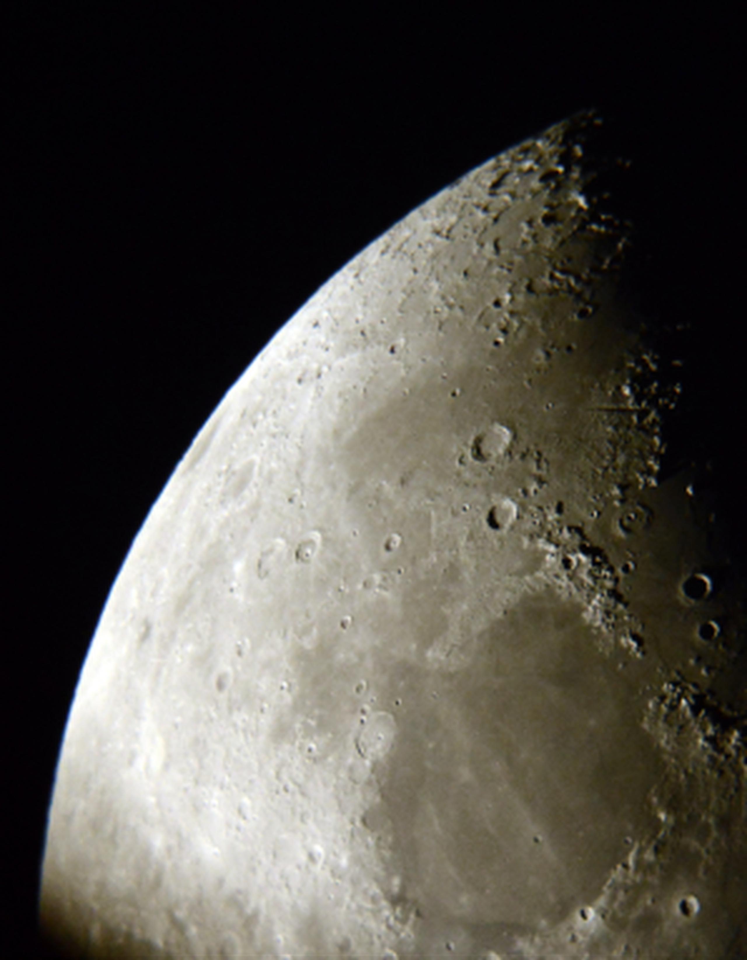 El objeto espacial, del tamaño de una roca grande, golpeó la superficie lunar de Mare Imbrium el 17 de marzo, indicó la NASA. (Archivo)