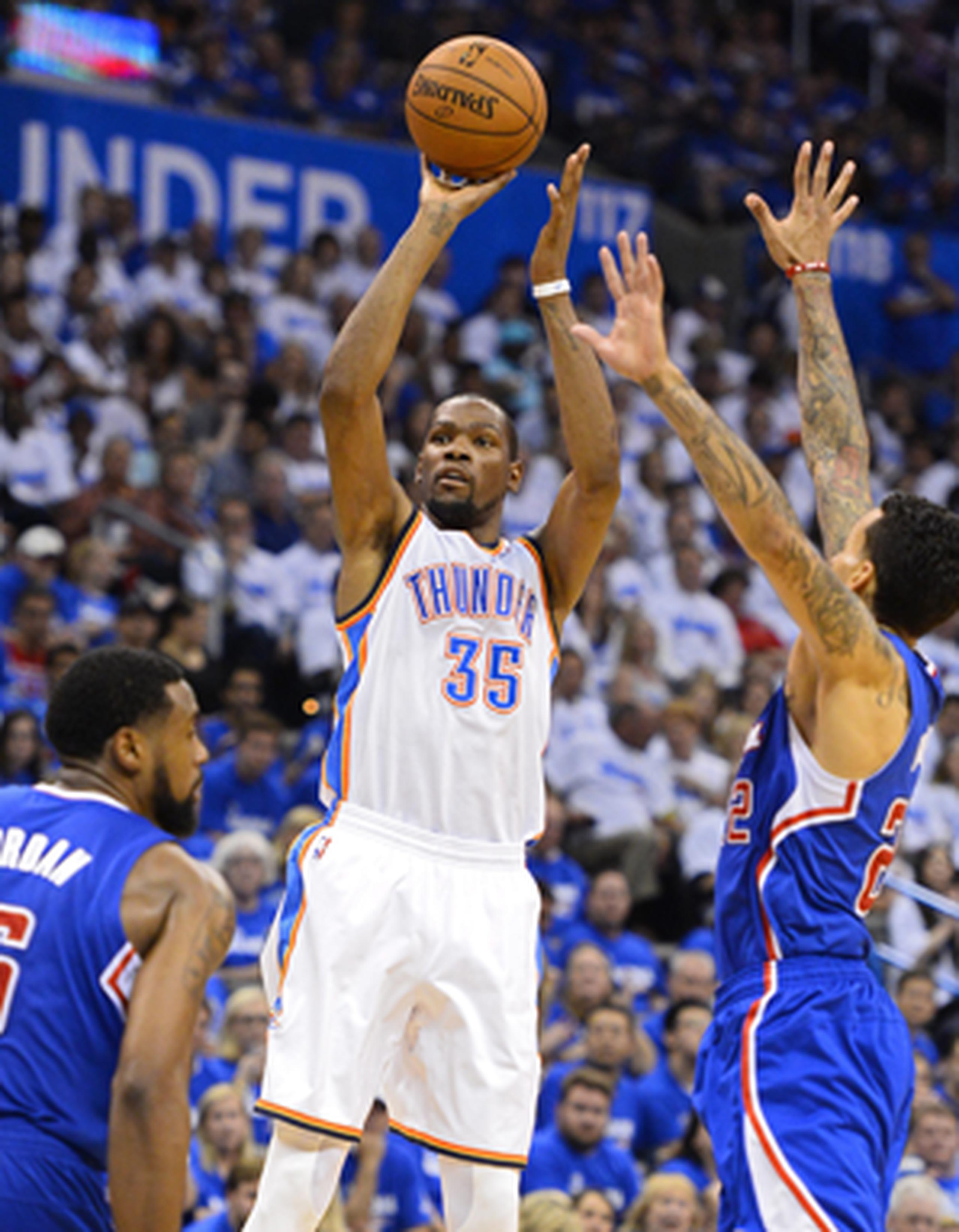 Durant logró 32 puntos, 12 rebotes y nueve asistencias. (EFE)
