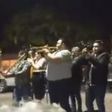 Video: ¡Músicos pecho tierra! Balacera causa pánico durante fiesta en México