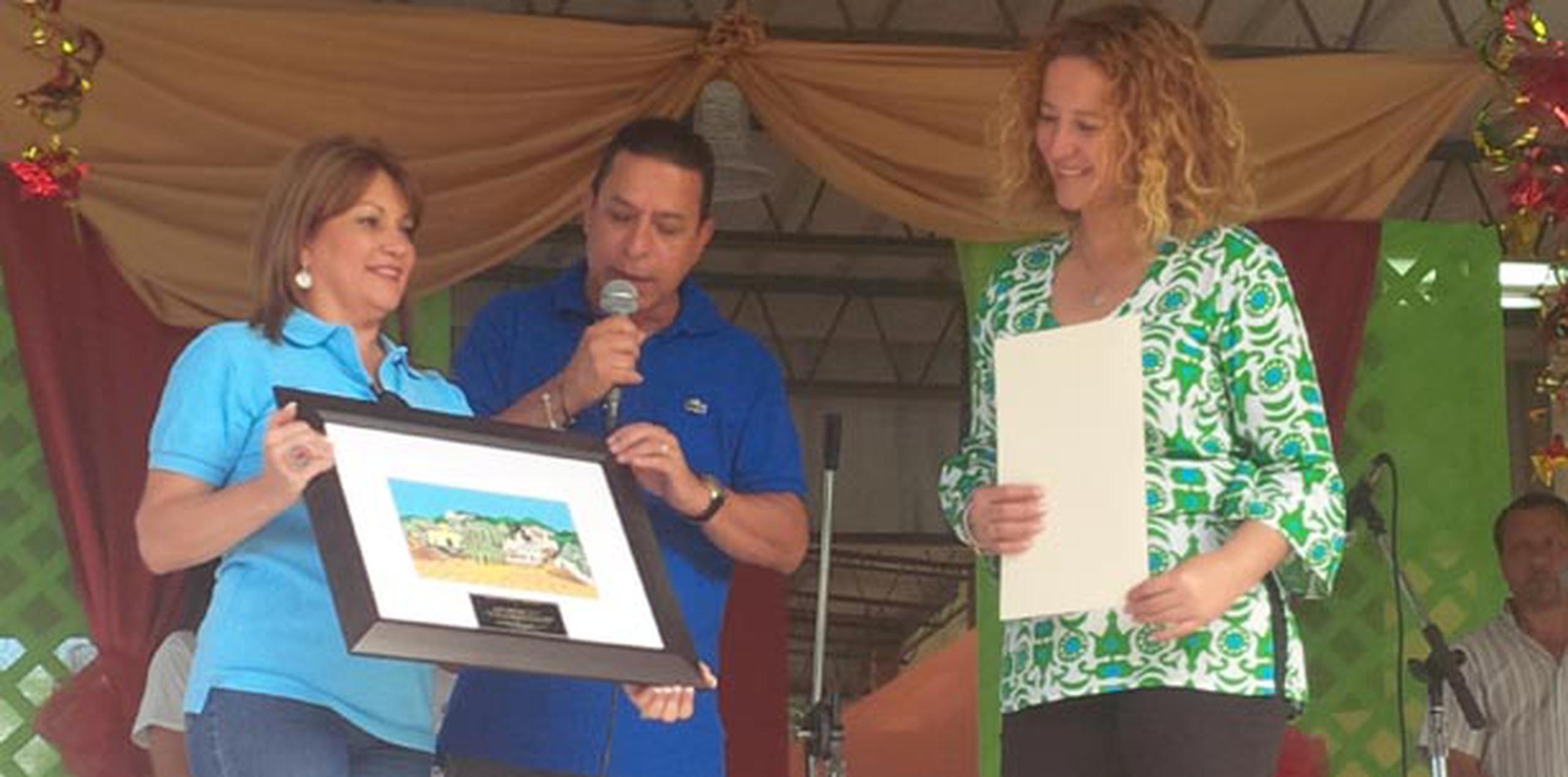 La Carrera de la Mujer Puertorriqueña en San Germán fue dedicada este año a la presidenta del Comité Olímpico de Puerto Rico, Sara Rosario (derecha). (Suministrada)