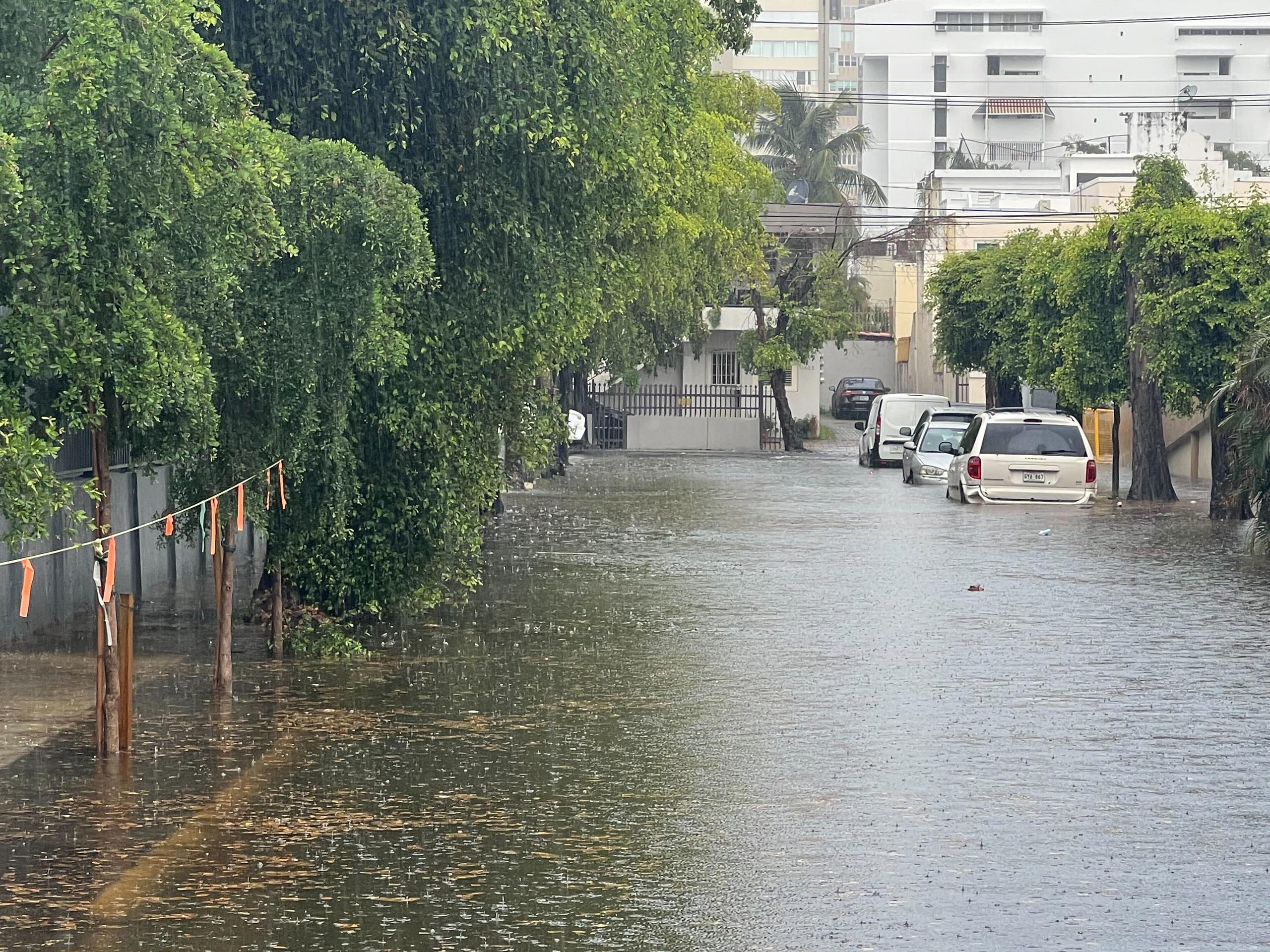 Inundación en el área entre Santurce y Condado, debido a fuertes aguaceros en la tarde del 19 de mayo de 2023.