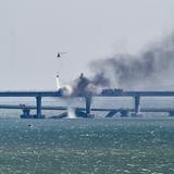Putin inspecciona el puente de Crimea dañado en el ataque ucraniano