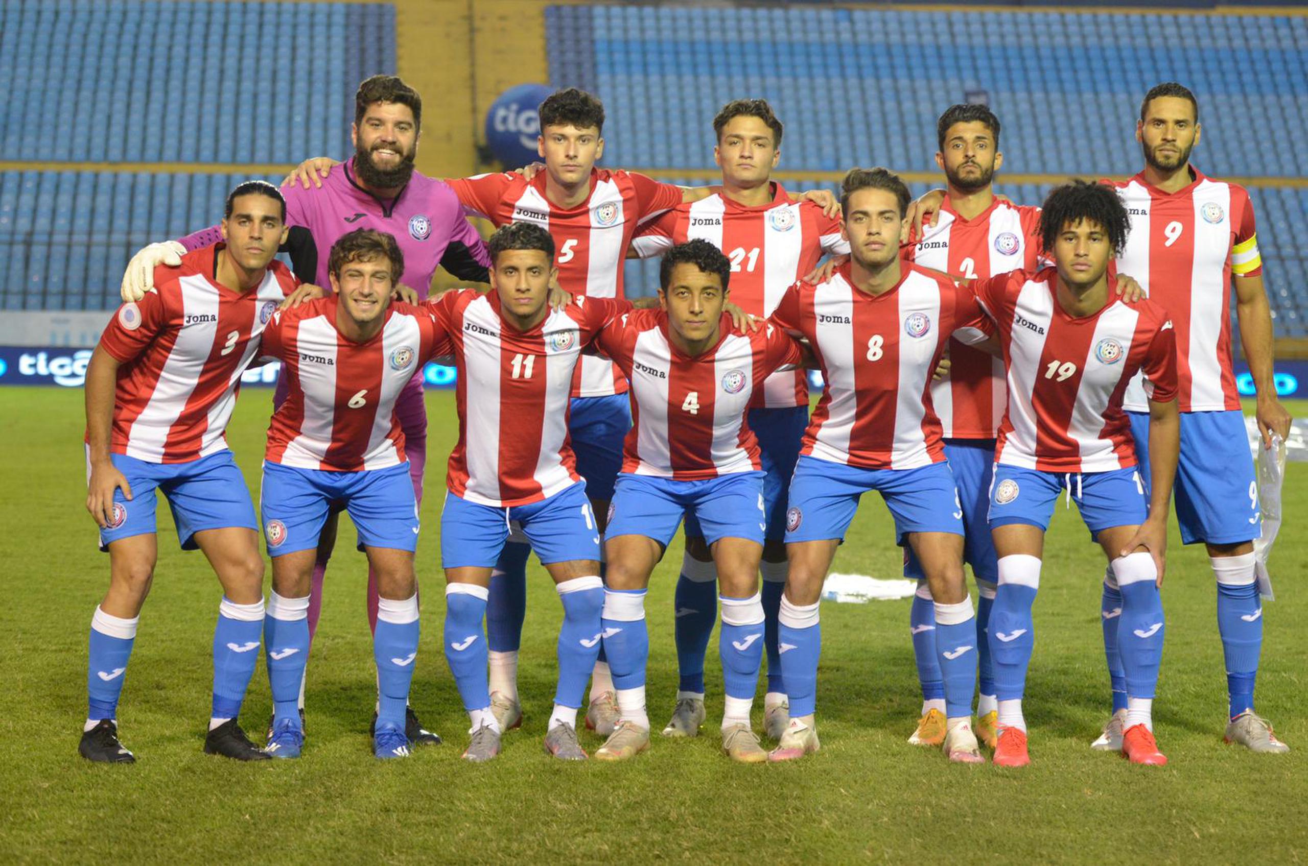 Miembros de la Selección Nacional adulta de fútbol.
