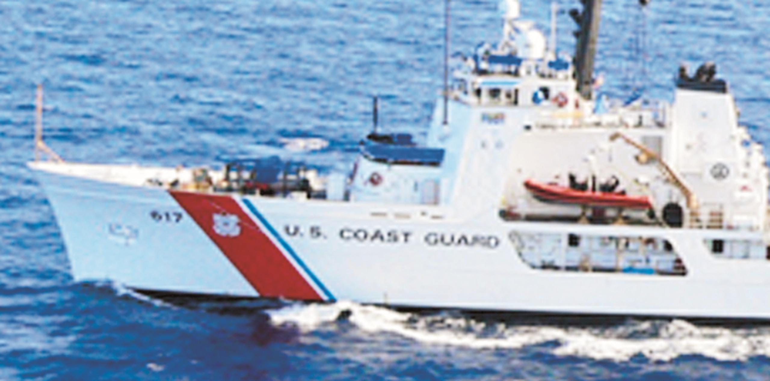 El viernes por la noche un buque notificó a la Guardia Costera sobre el hallazgo de un cadáver flotando a 35 millas náuticas, aproximadamente, del norte de la costa de Hatillo. (Archivo)