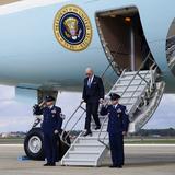 Joe Biden deja en manos de los viajeros si se ponen o no mascarillas