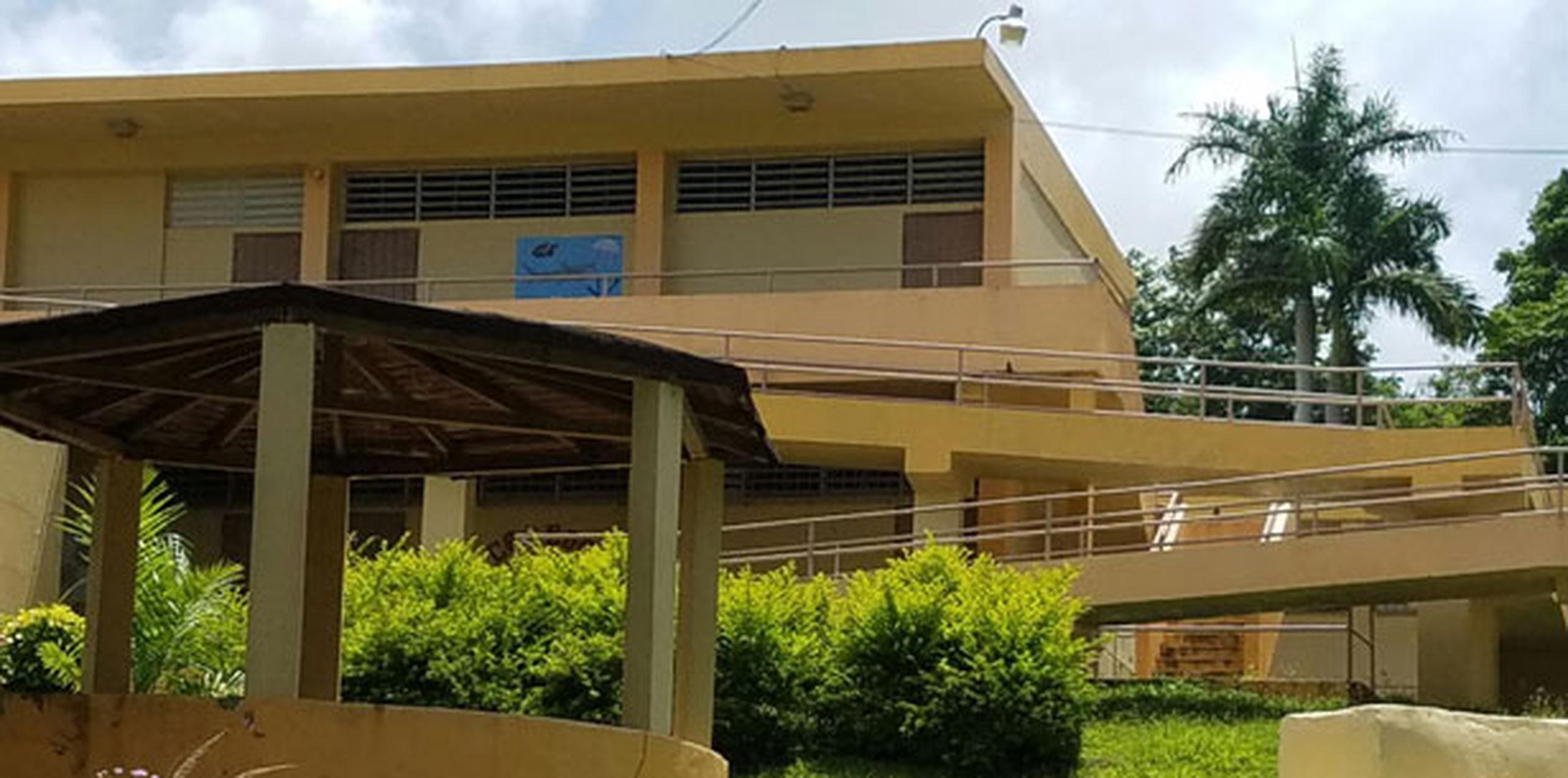 Entre los planteles que cesarán funciones debido a la baja matrícula está la escuela intermedia  Lola Millán Orellano, de Río Grande, en la que para el próximo semestre solo se habían inscrito 54 alumnos.