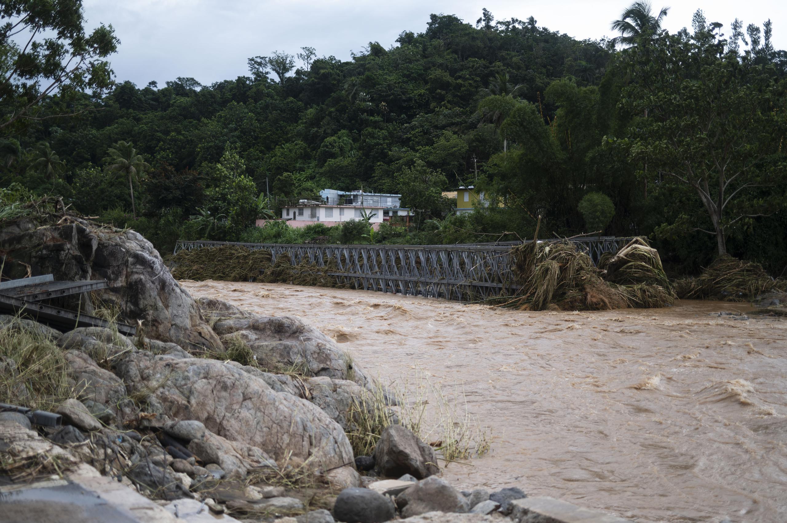 En la foto, zona del sector Salto Arriba donde el río arrastró el puente que daba acceso a esa comunidad.