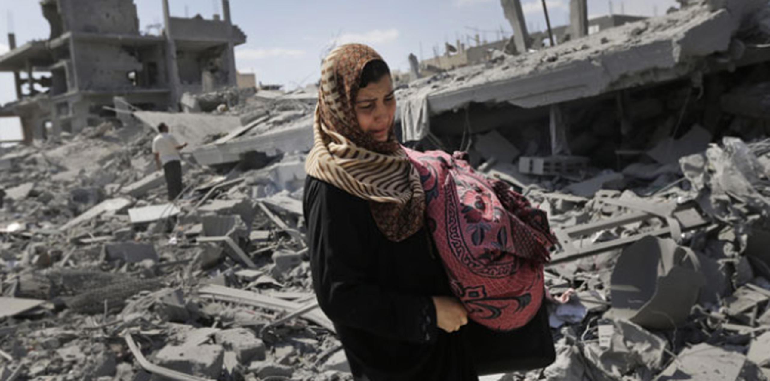 La tregua permitió a la población de Gaza aprovisionarse y rescatar a los heridos de las zonas más castigadas. (AP)
