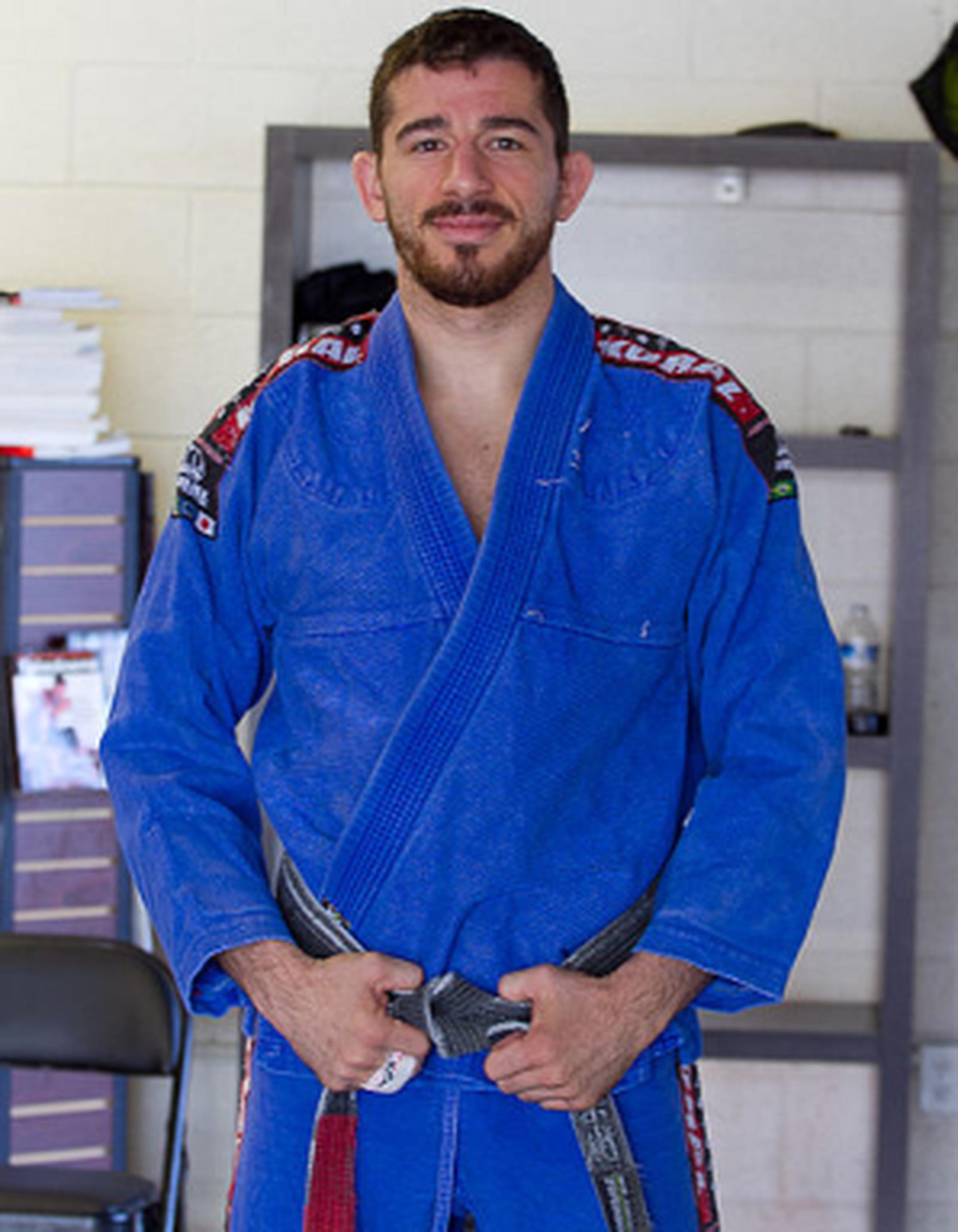 Marcos Torregrosa, campeón panamericano master de jiu-jitsu, actualmente entrena peleadores en Sacramento, California.