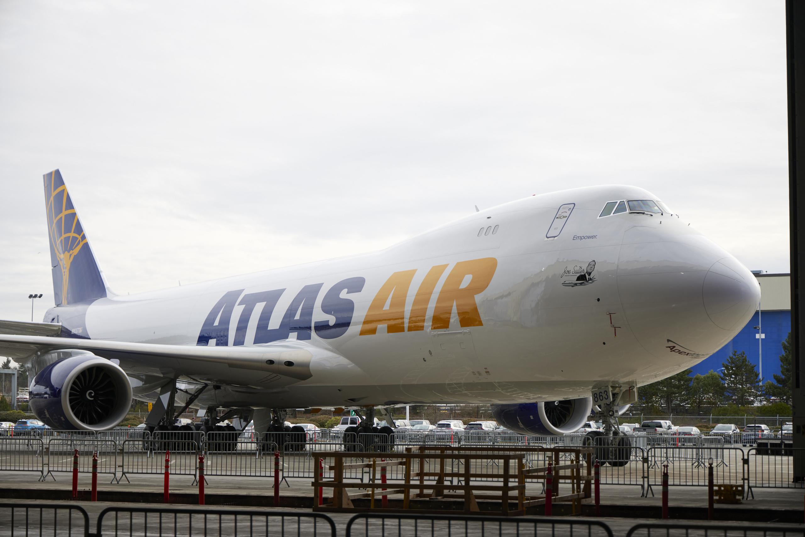 El avión aterrizó de manera segura el jueves por la noche “tras experimentar un mal funcionamiento del motor poco después de la salida”, dijo el vocero de Atlas Air en un comunicado el viernes.