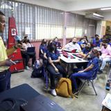 Motivadora y jovial charla con estudiantes de Yabucoa