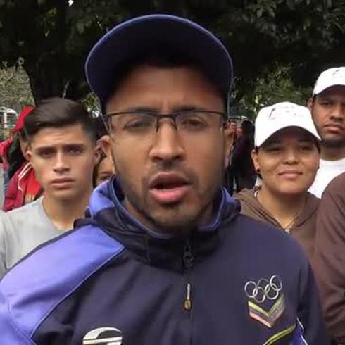 Cientos de manifestantes defienden a Maduro en las calles
