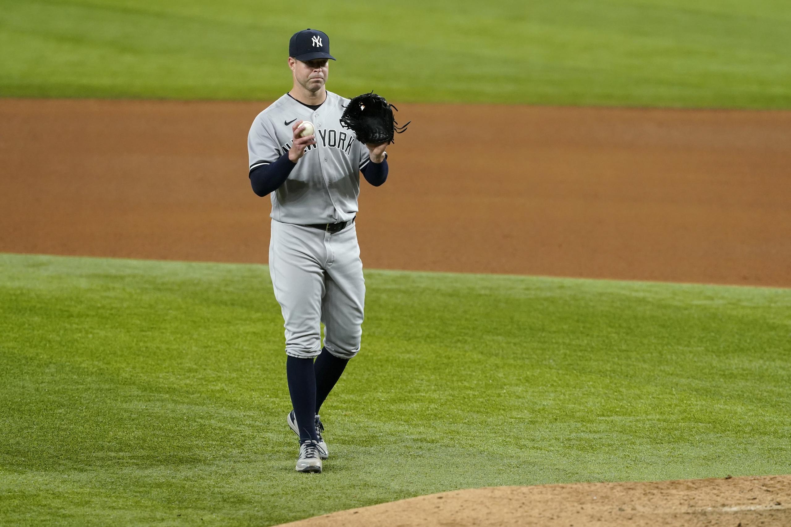Corey Kluber, de los Yankees de Nueva York, tiró un partido sin hits ni carreras ante Texas el miércoles.