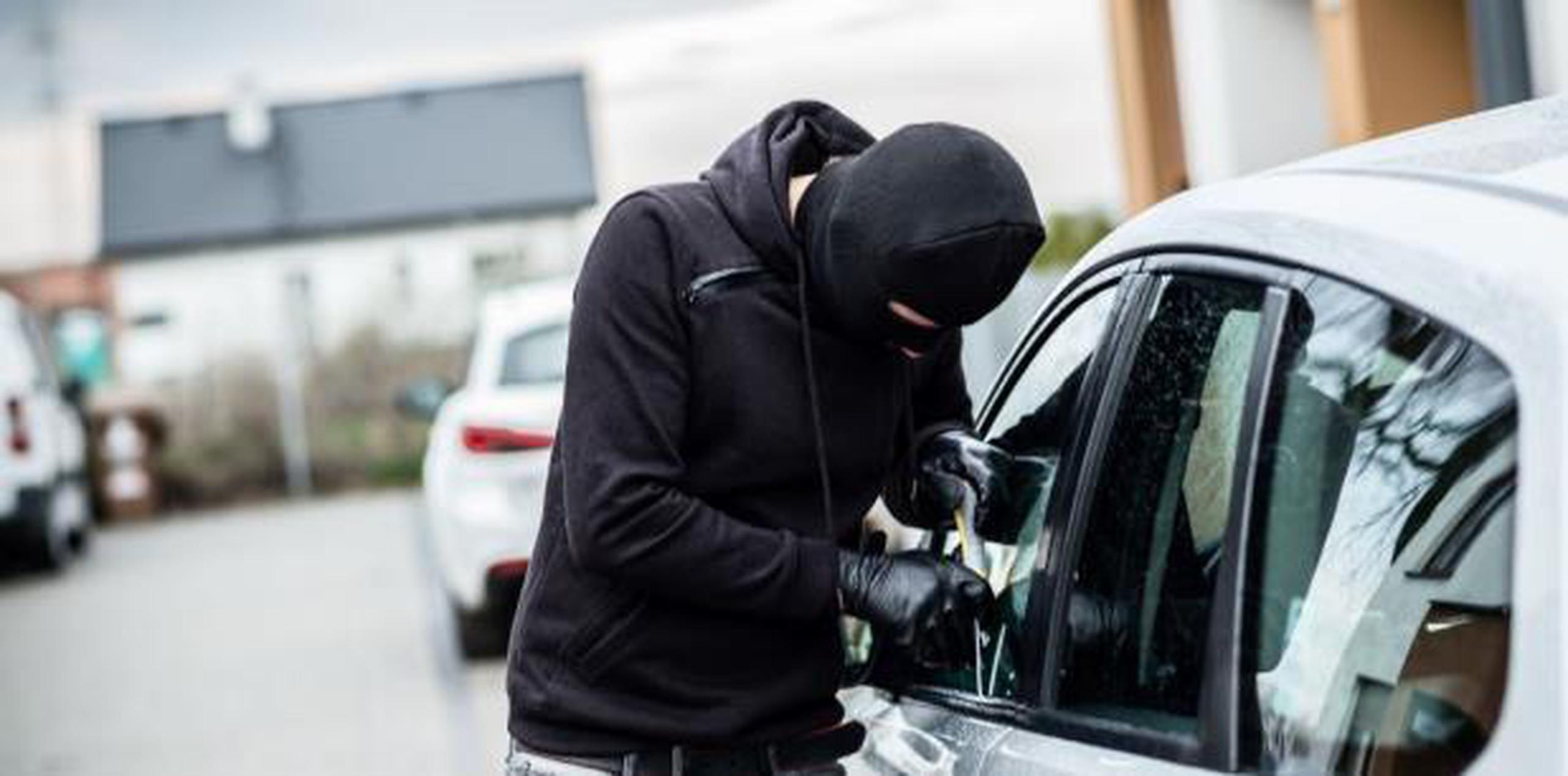 En ocasiones usan aplicaciones de localización, una vez identifican el auto, para que el el delincuente que se lo vaya a llevar sepa dónde está. (Shutterstock)