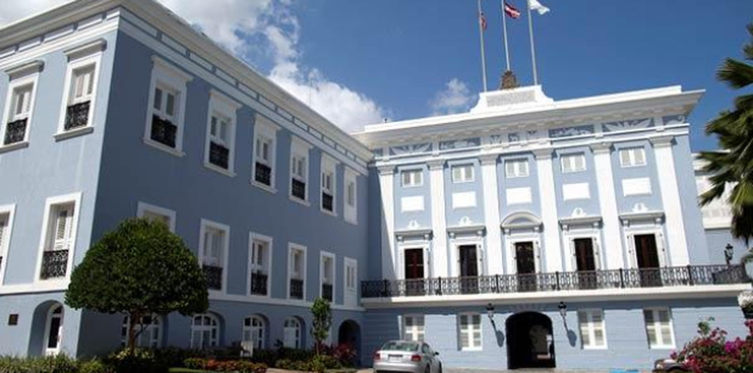 “Solo en La Fortaleza, el gobierno de Luis Fortuño gastó poco más de $1.5 millones en liquidaciones de licencias por vacaciones y enfermedad", dijo el representante Ramón Luis Cruz. (Archivo)