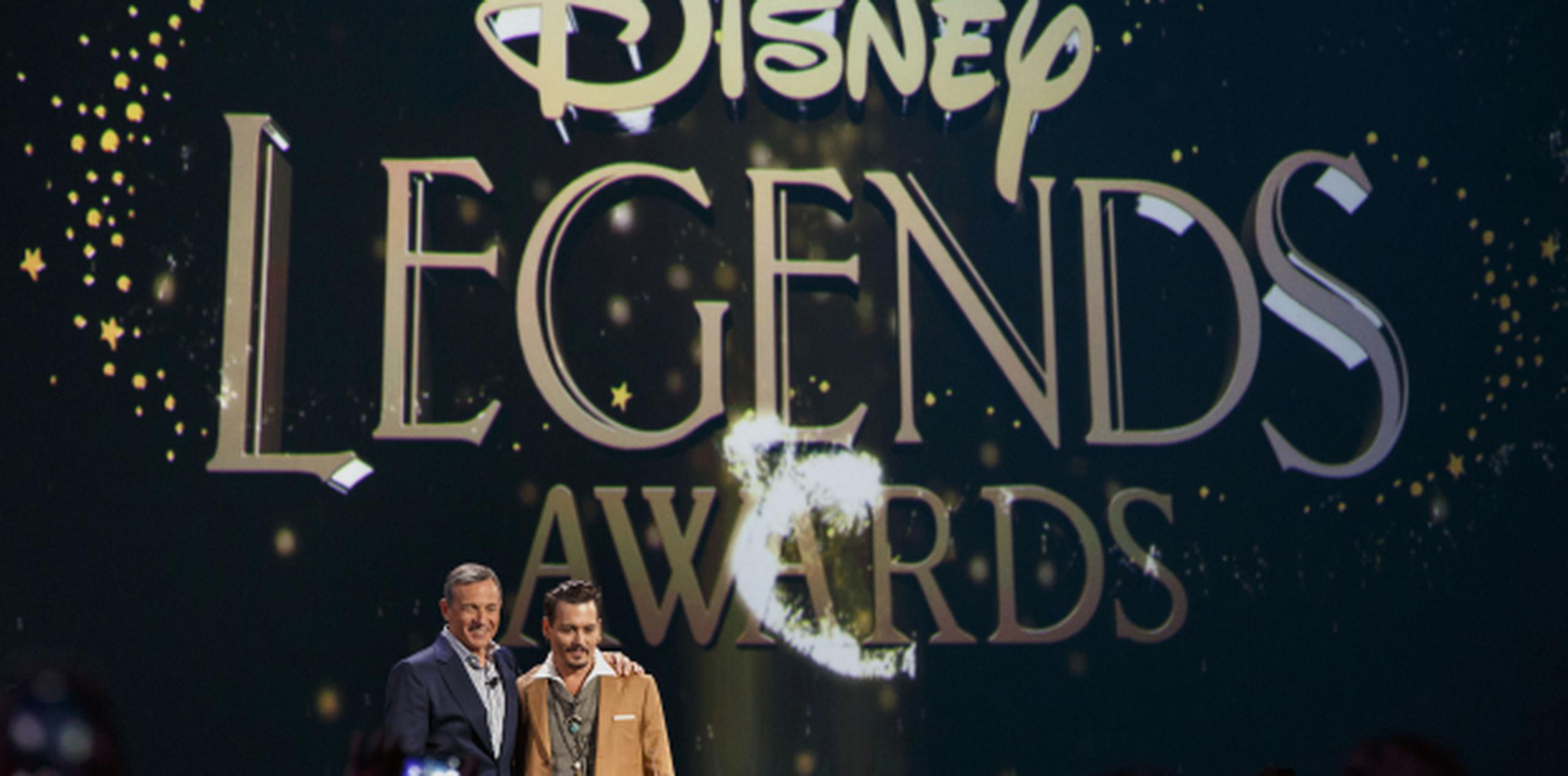El actor se presentó sorpresivamente ayer en la convención de admiradores Expo D23 de Disney para aceptar el galardón. (AP)