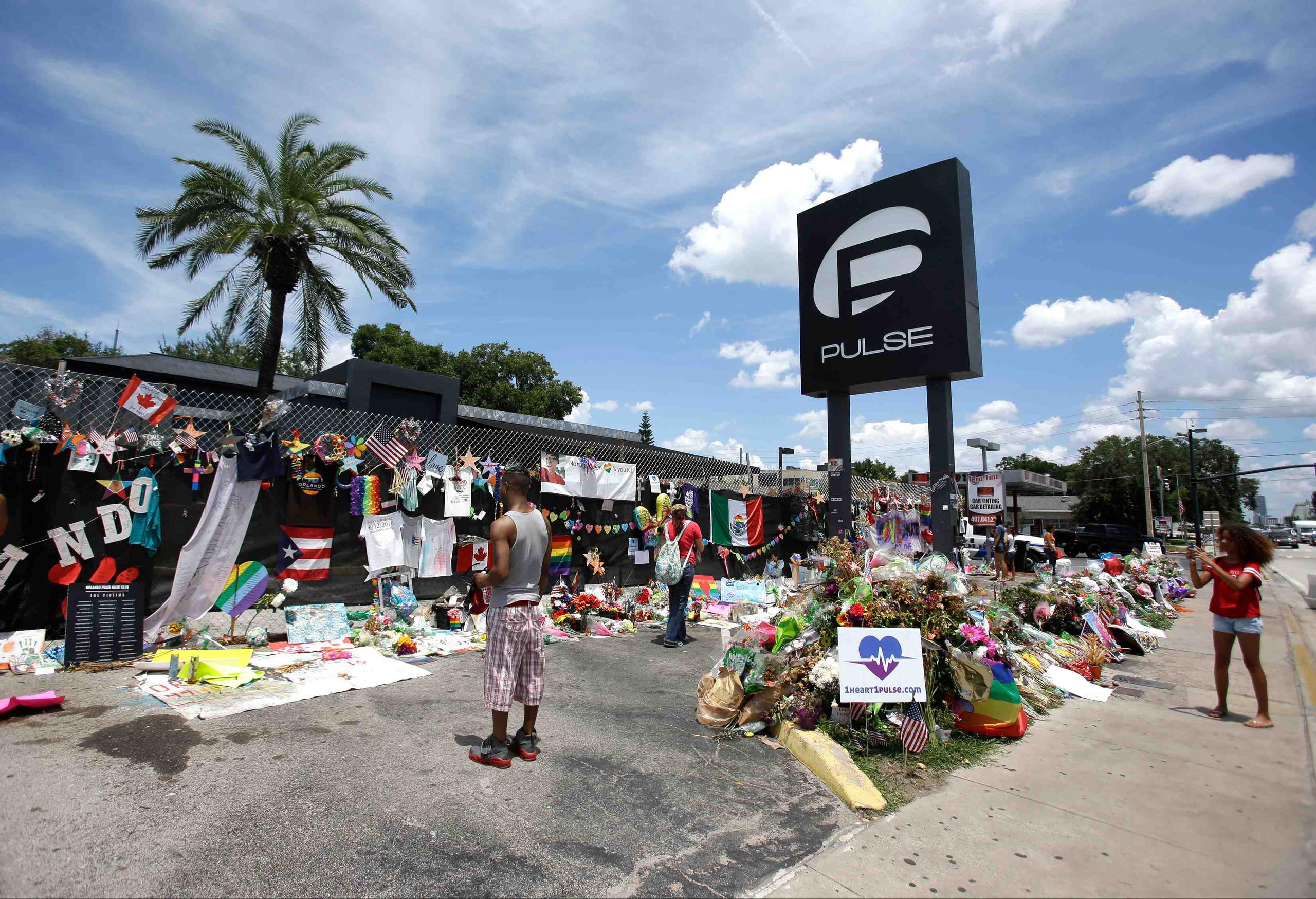 En el atentado perpetrado en la discoteca de ambiente gay Pulse por el estadounidense Omar Mateen, de 29 años y origen afgano, murieron 49 personas y otras 53 resultaron heridas por impactos de bala. (Archivo/AP)