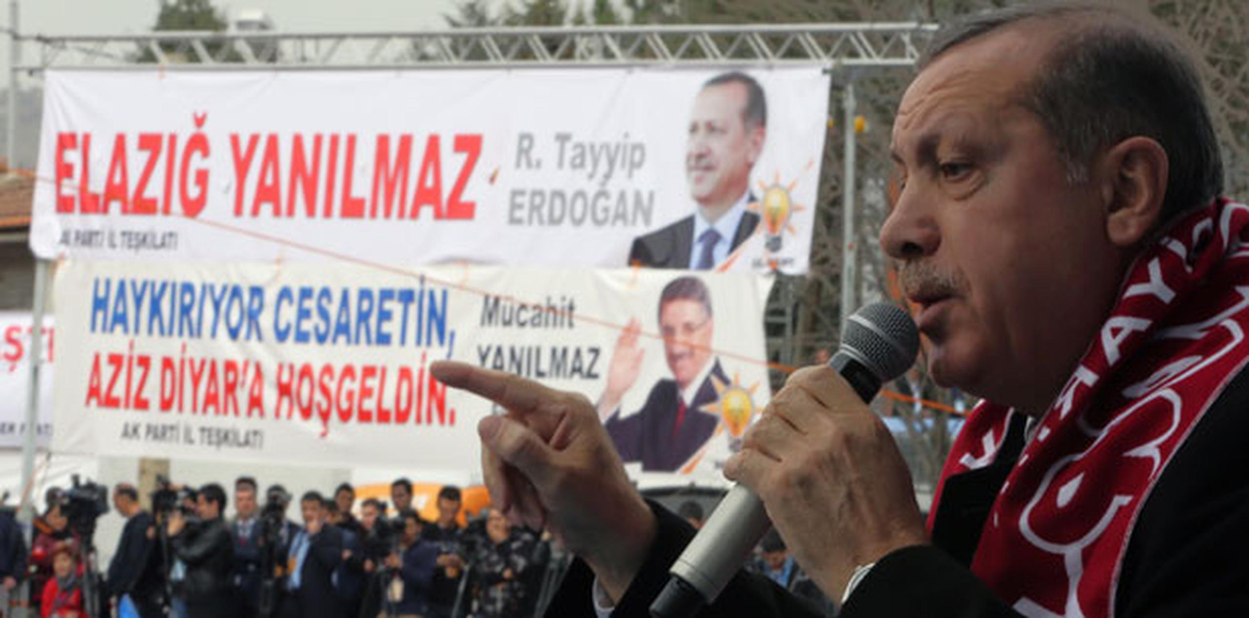 El presidente de Turquía, Abdullah G l, dijo que solo se puede cerrar estas plataformas si alguien ataca de forma delictiva la vida privada de alguien.(AP)