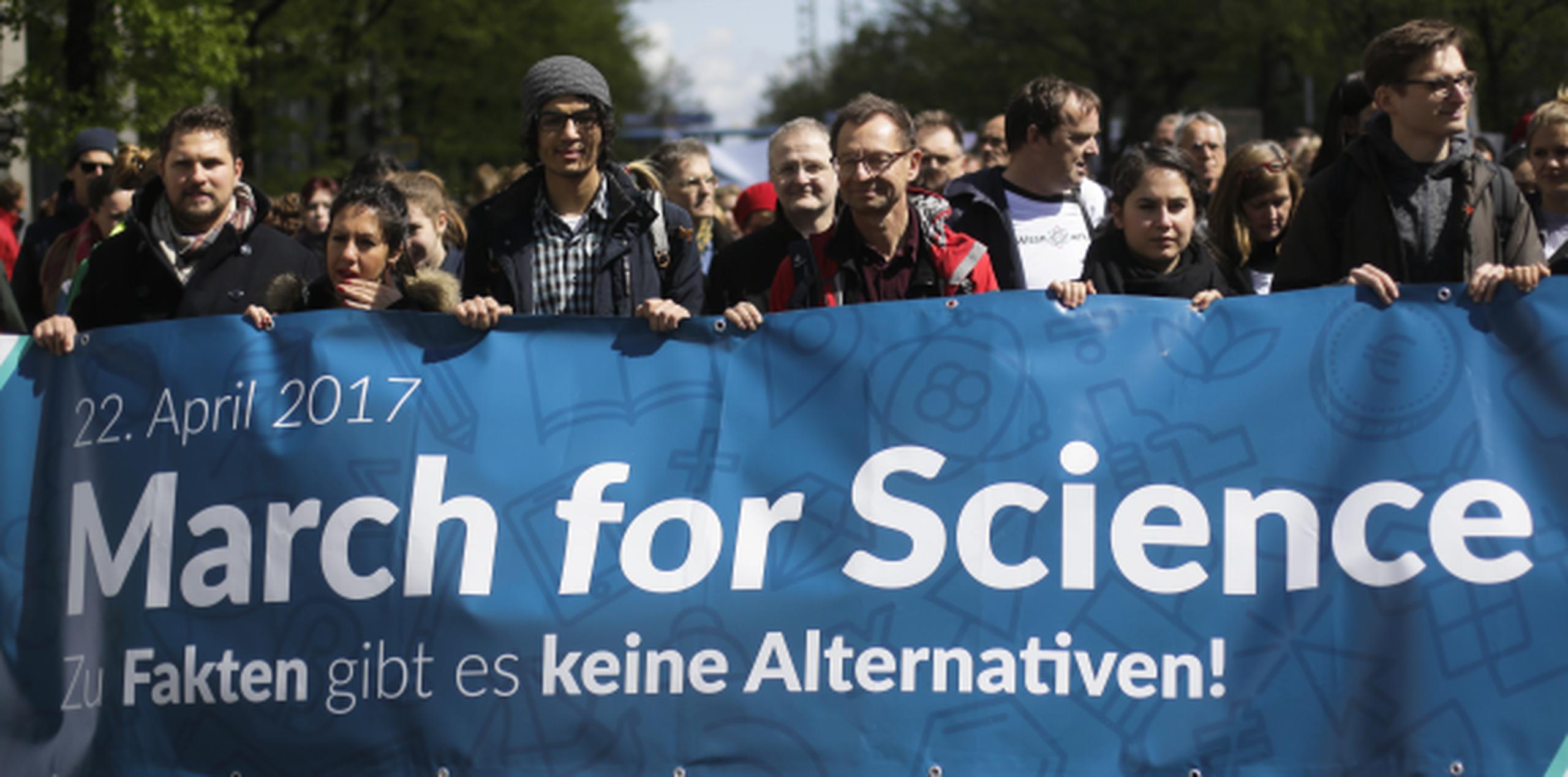 Berlín fue una de las ciudades donde miles de científicos e investigadores marcharon en favor de la ciencia. (AP/Markus Schreiber)
