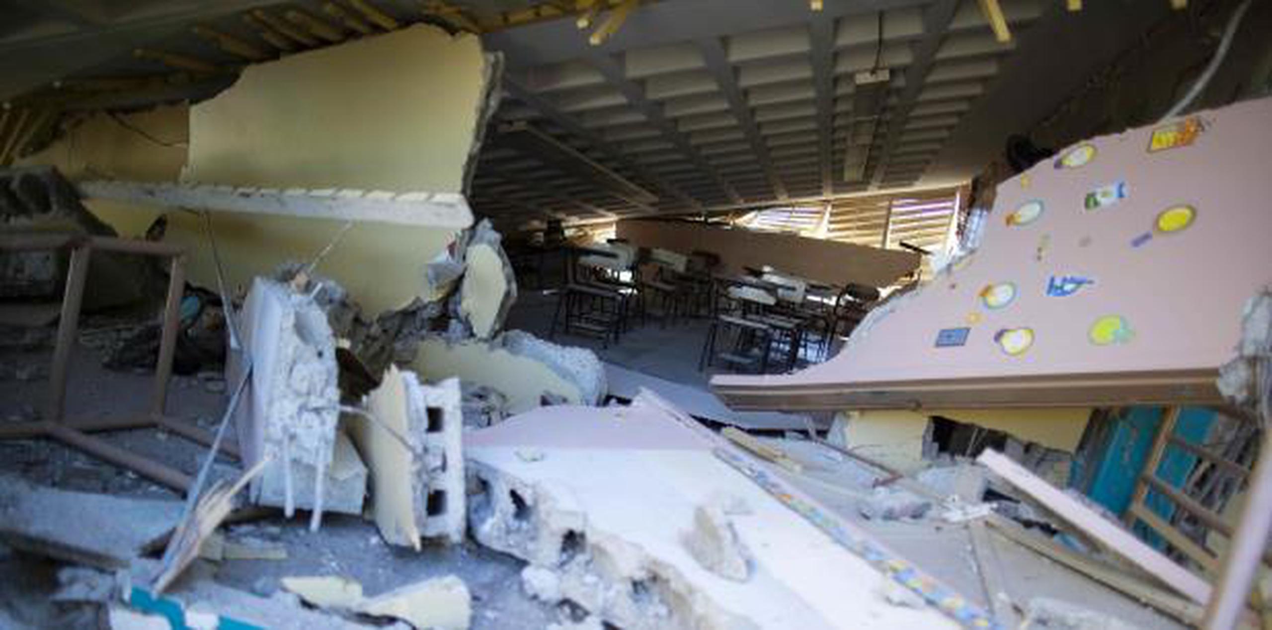 La escuela Agripina Seda en Guánica se derrumbó luego del terremoto de magnitud 6.4 que se registró ayer, martes. (tonito.zayas@gfrmedia.com)