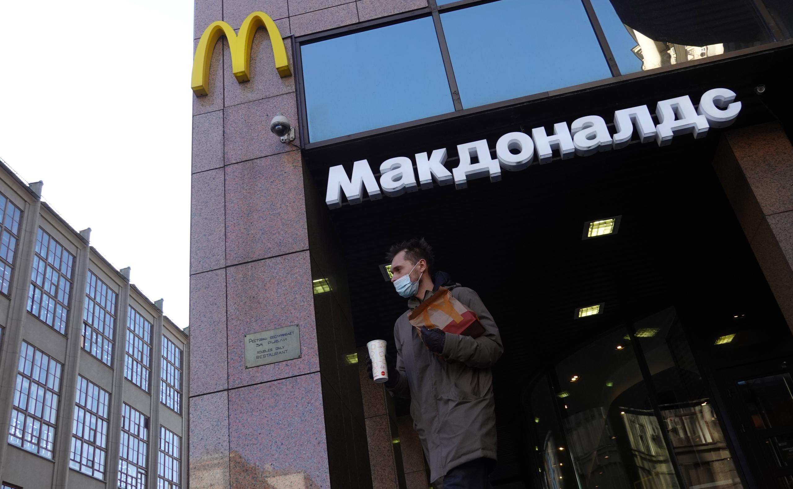 El pasado 8 de marzo McDonald’s ya anunció que cesaba temporalmente su negocio en Rusia y que cerraba temporalmente sus alrededor de 850 restaurantes tras el inicio de la invasión rusa de Ucrania.