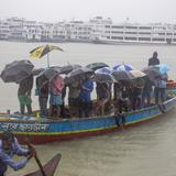 Desalojan a miles de personas en Bangladesh ante la llegada del ciclón Sitrang 