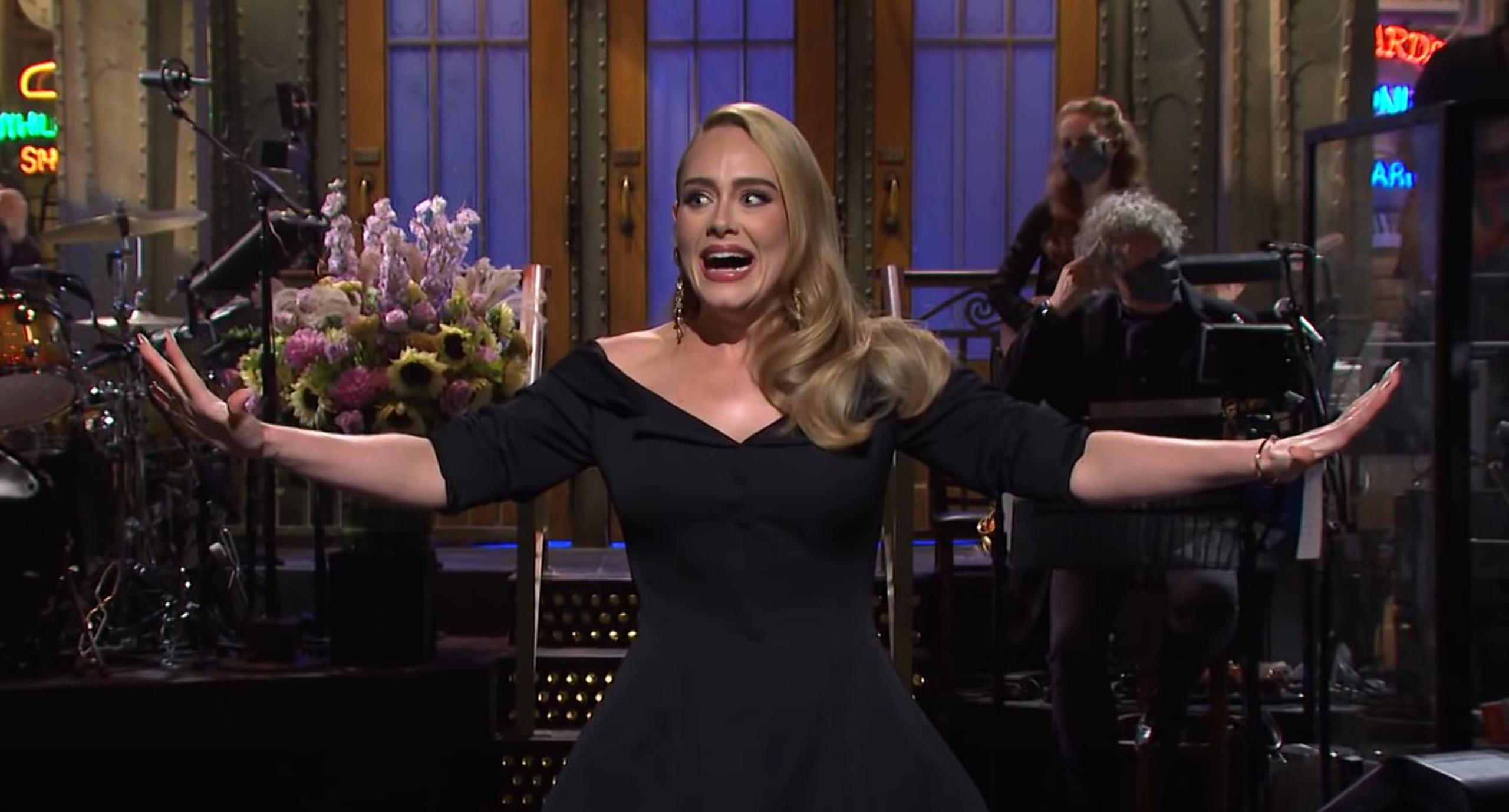 Adele durante su monólogo en "Saturday Night Live".