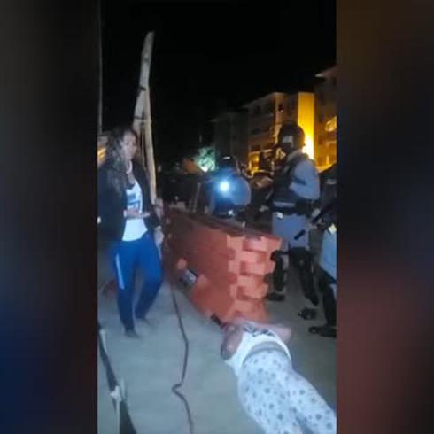 Amanecen rodeados por una barricada en Rincón