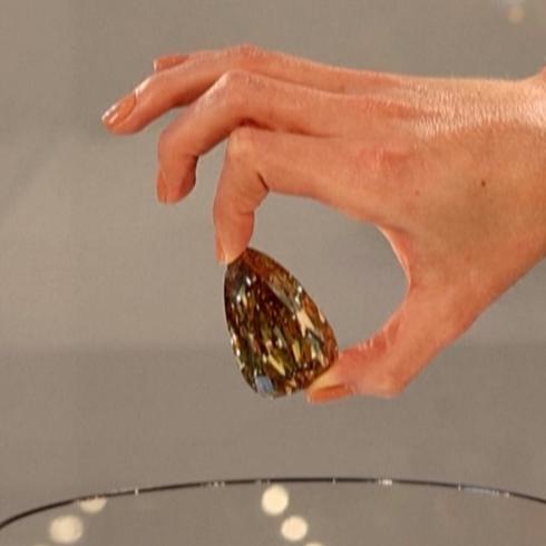 Presentan uno de los diamantes más grandes del mundo en Dubai