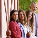 Reyes de España celebran 20 años de unión con álbum de fotos junto a sus hijas 