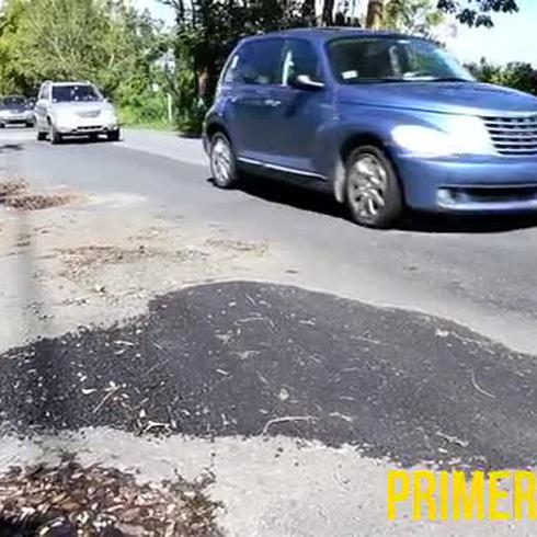 Cientos de hoyos en las carreteras de Humacao