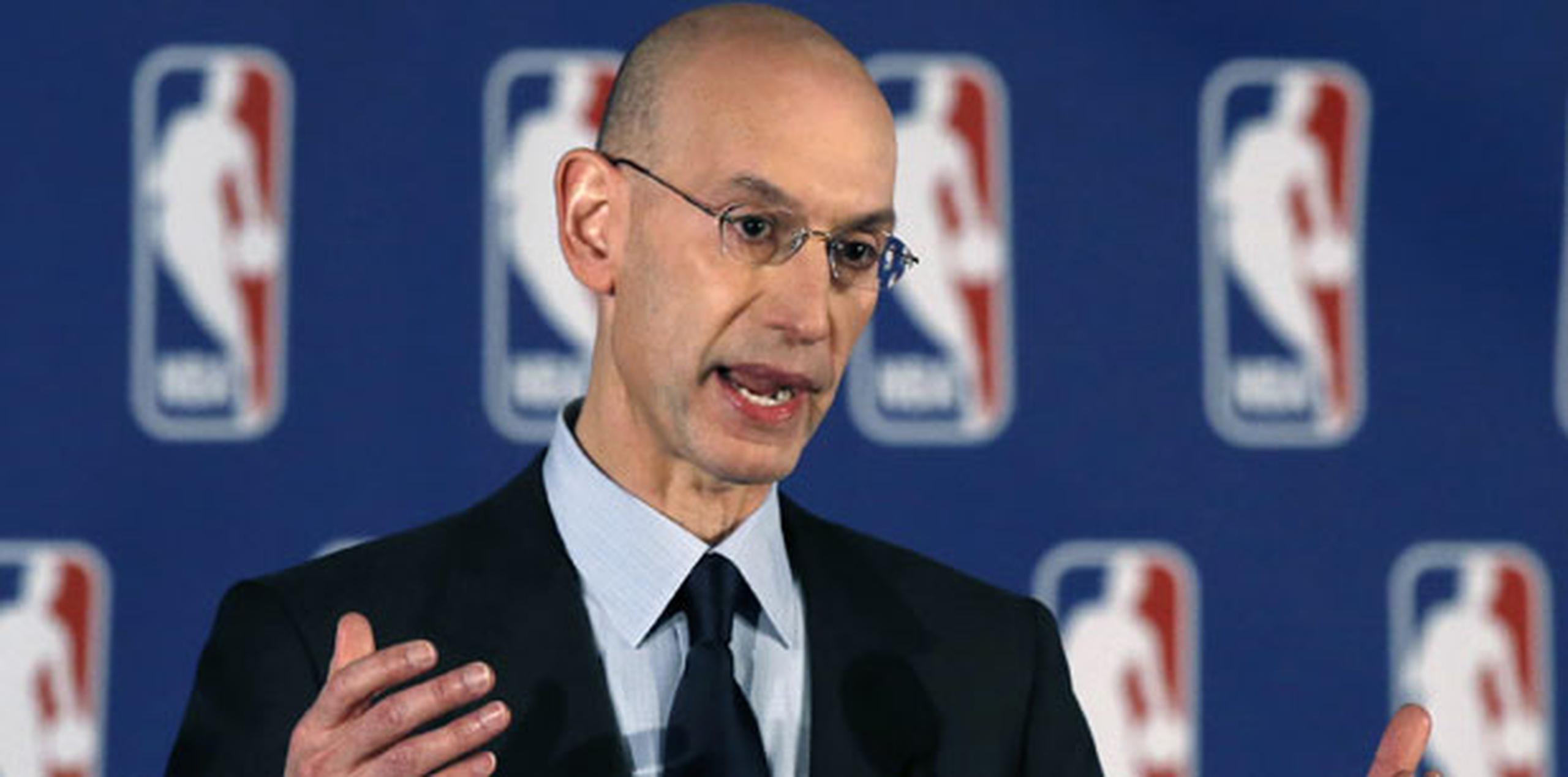 El Comisionado de la NBA, Adam Silver, dijo estar confiado en conseguir los votos. (AP)