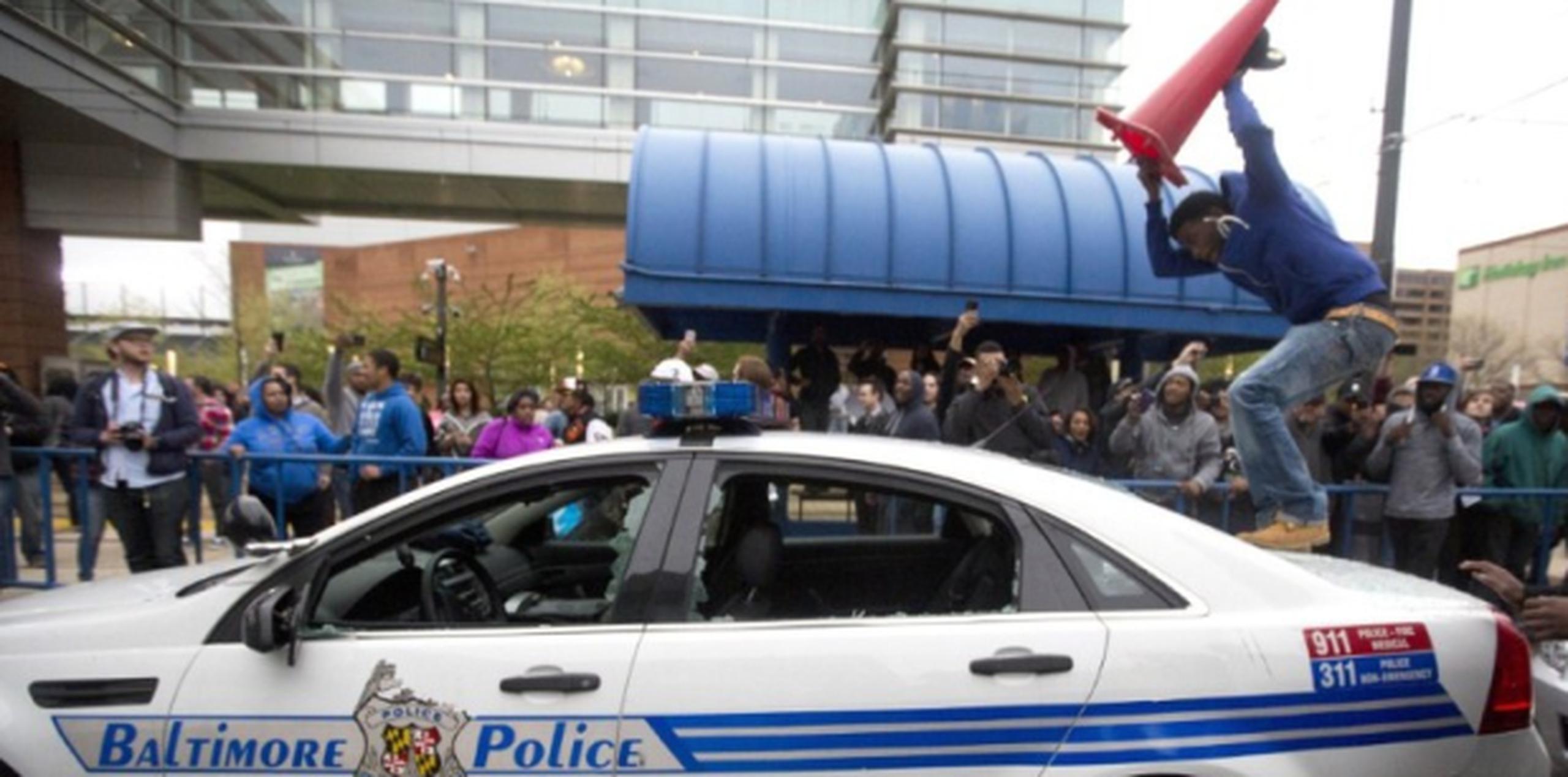 Manifestante durante protesta en Baltimore, Maryland. (AFP)