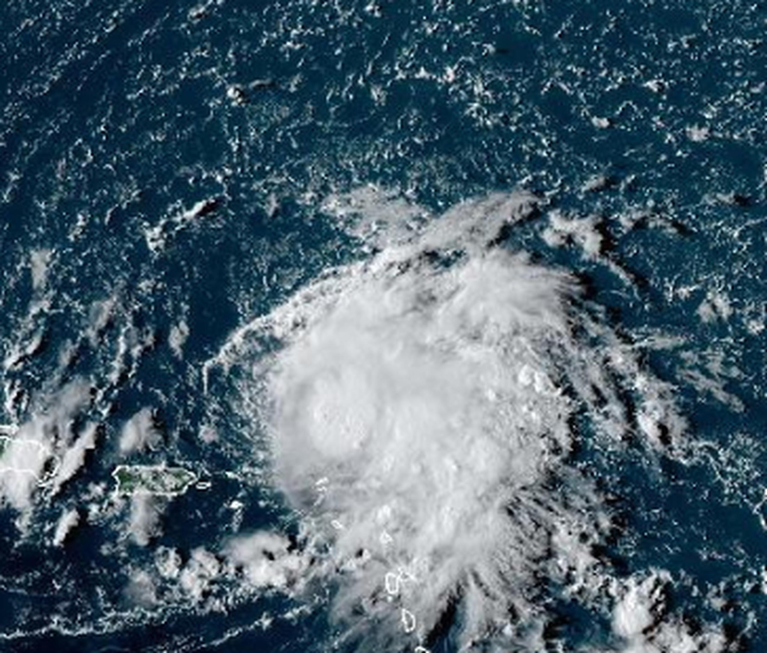 Imagen de satélite de la tormenta tropical Earl para las 5:00 p.m. de este sábado.