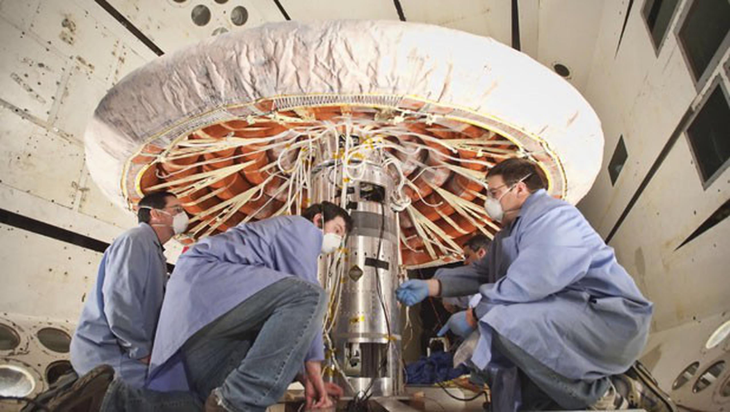 Los ingenieros creen que este escudo térmico ligero e inflable podría desplegarse para reducir la velocidad de ingreso de la nave en la atmosfera marciana, que es mucho menos densa que la de la Tierra.(AP Photo/NASA Langley, Sean Smith)