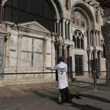 Activistas arrojan “barro” contra la basílica de San Marcos de Venecia