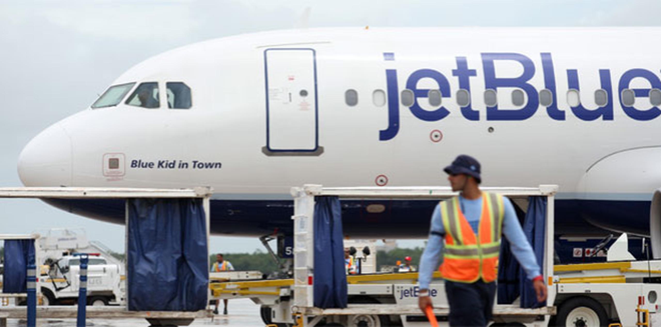 El anuncio del legislador sigue al incidente ocurrido el pasado lunes, cuando ocho personas resultaron heridas en un vuelo de JetBlue entre San Juan y Orlando debido a los golpes sufridos a causa de turbulencias. (Archivo)