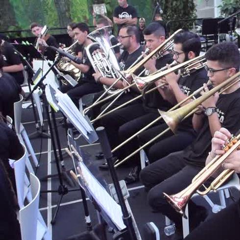 Estudiantes “la montan” en concierto de aniversario de Revive la música
