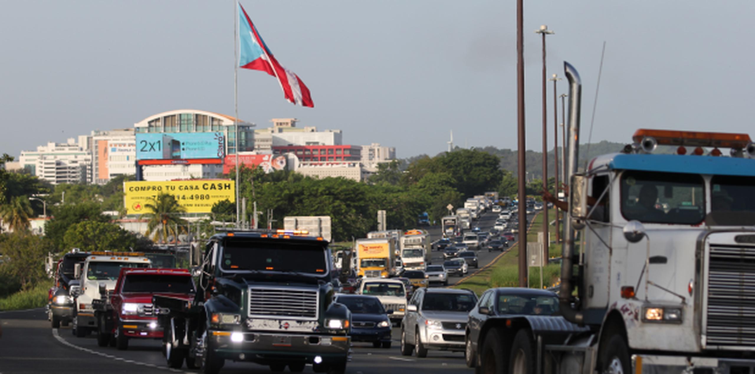 Caravana de camioneros por el expreso De Diego de Bayamón a San Juan para protestar en contra de la emisión de multas de la CSP. (alex.figueroa@gfrmedia.com)
