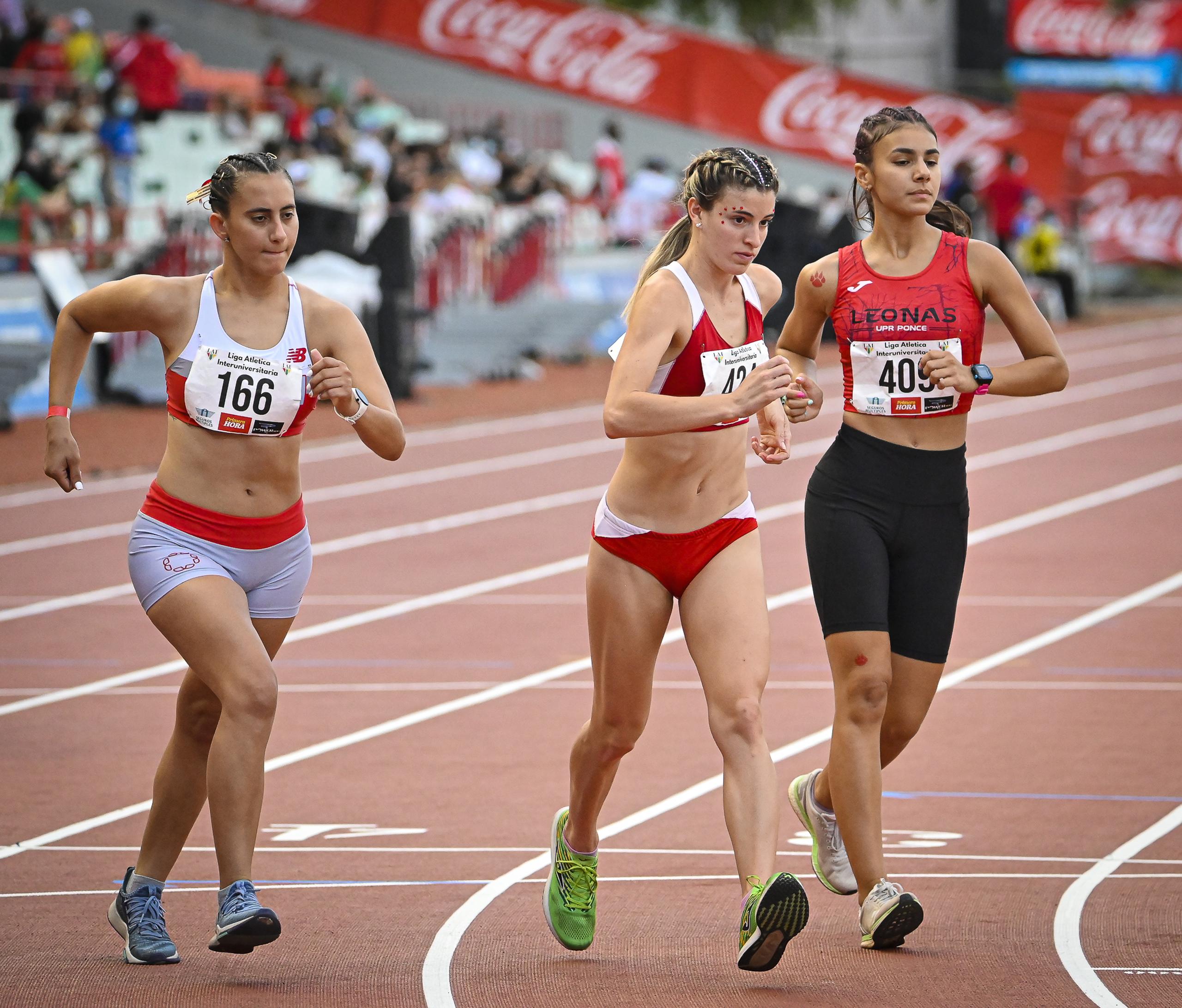 Rachelle De Orbeta, de la UPR-Río Piedras, dominó los 10,000 metros marcha.