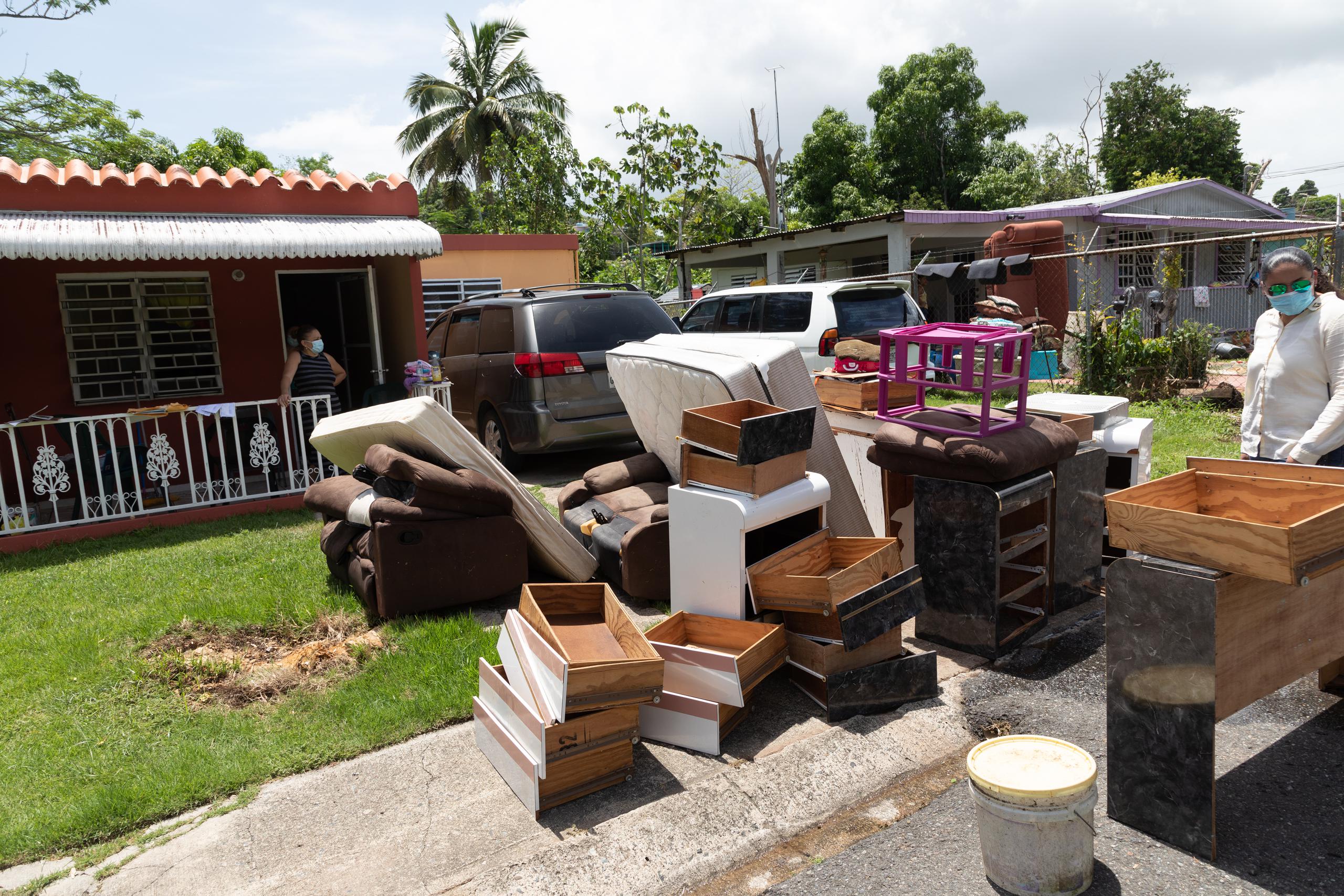 Otras comunidades que sufrieron daños en el área de Mayagüez fueron Buenaventura, Valle Hermoso, Terrace y Sábalo, entre otros.