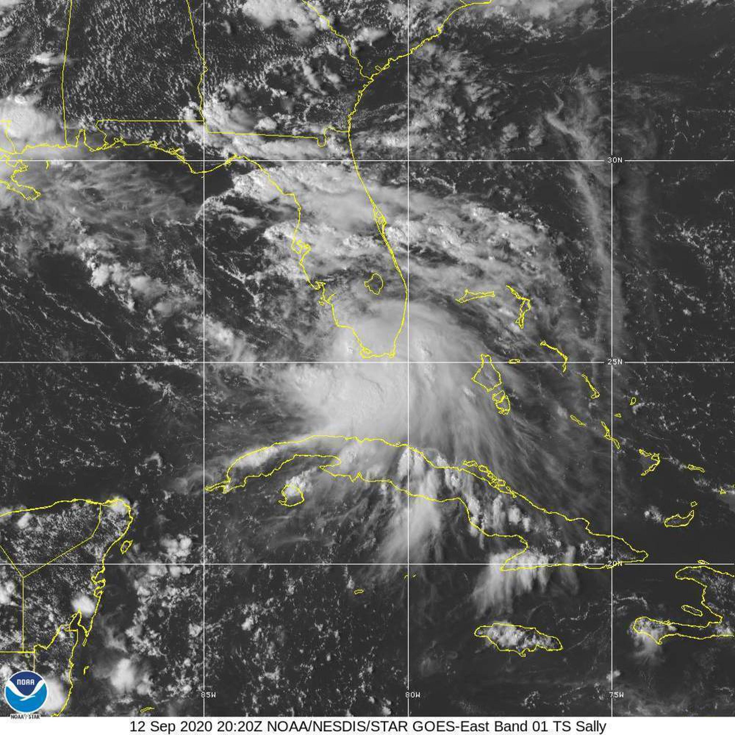 La formación de la Tormenta Tropical Sally frente a las costas del sur de Florida.