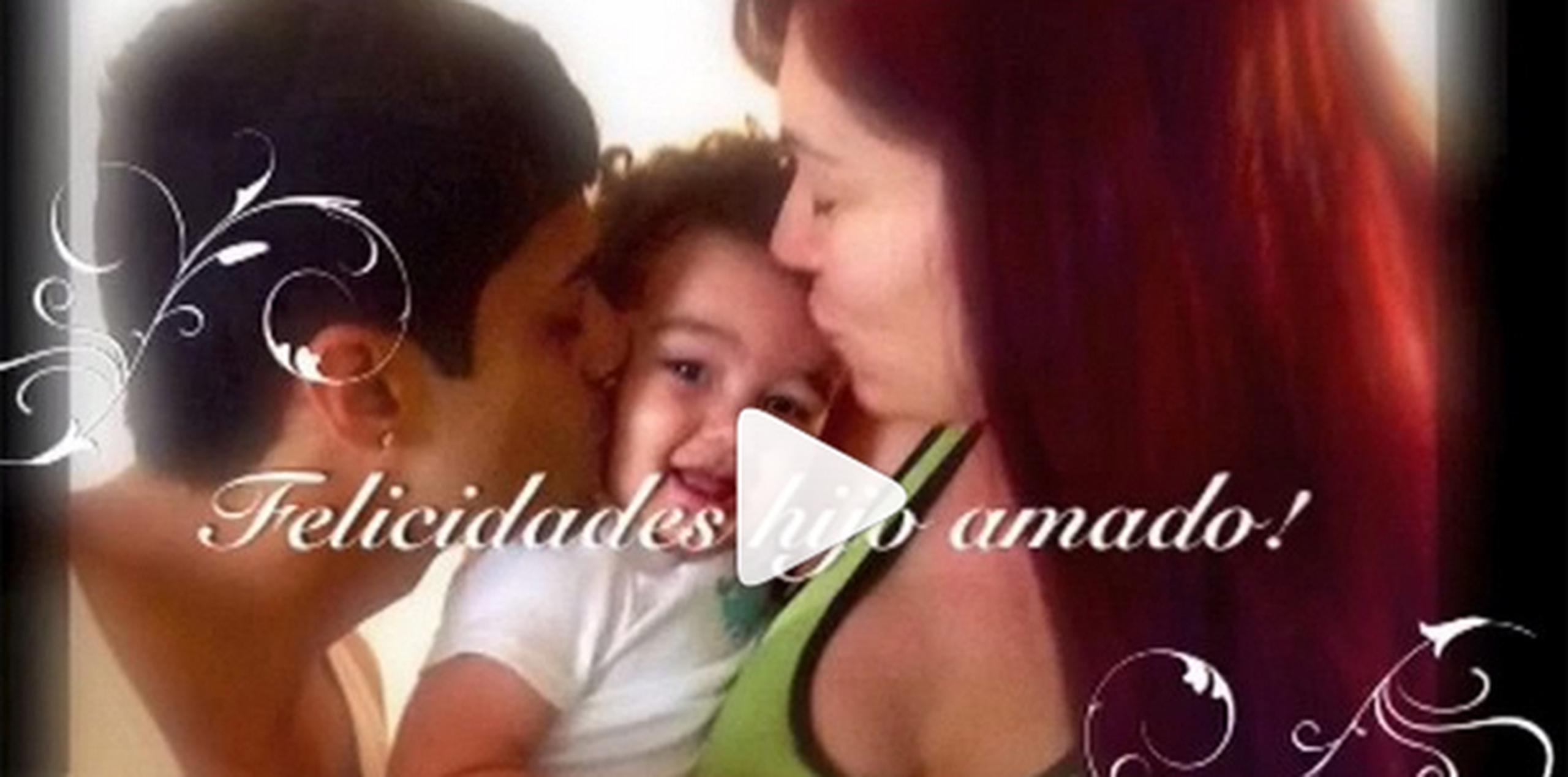 Al final del vídeo aparece el artista junto con su compañera y el niño en medio de ambos. (Instagram)
