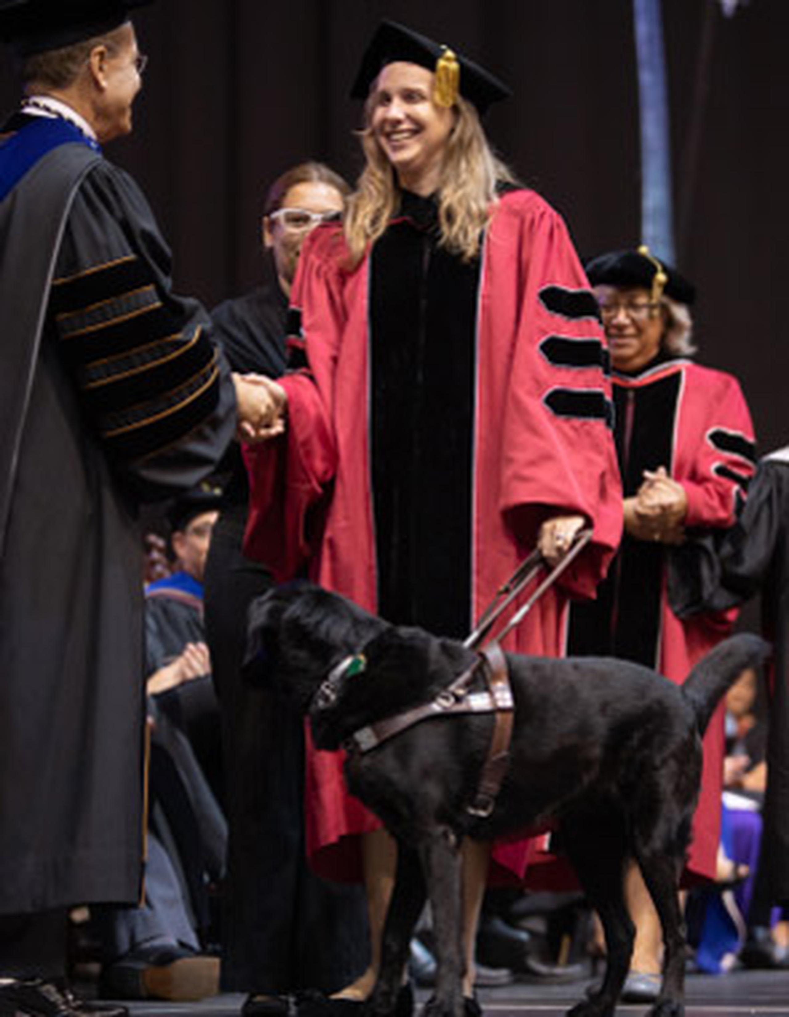Estudiante no vidente obtiene doctorado en lingüística Primera Hora