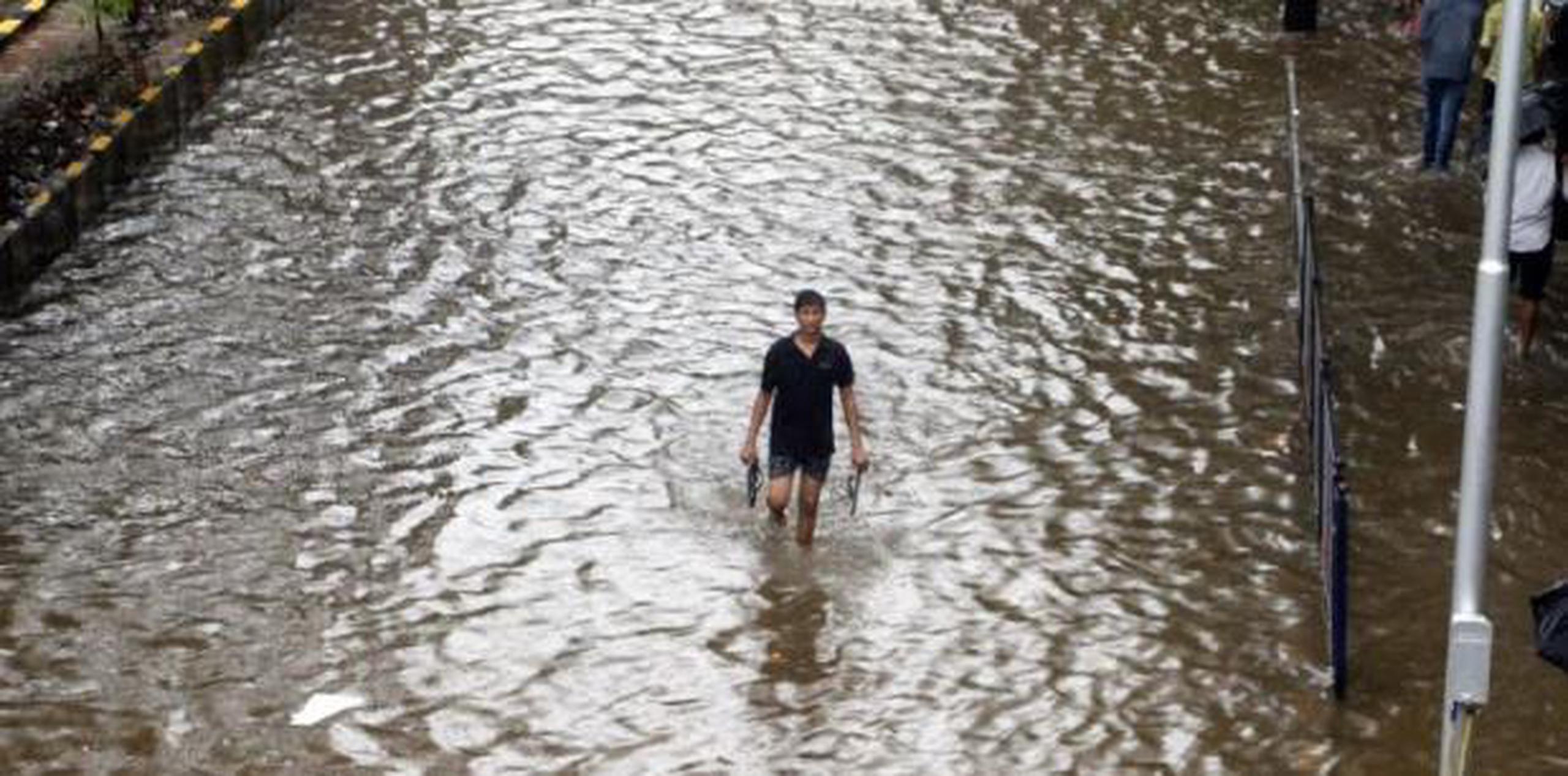 La temporada del monzón suele dejar lluvias intensas en el país entre junio y septiembre, que provocan inundaciones y otros daños. (AP)