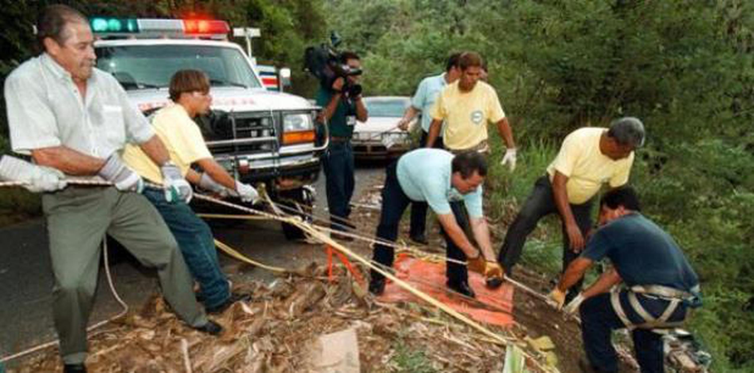 El cadáver fue lanzado por un risco en un vertedero clandestino del sector Murciélago en el barrio Almirante Sur en Vega Baja. (archivo)