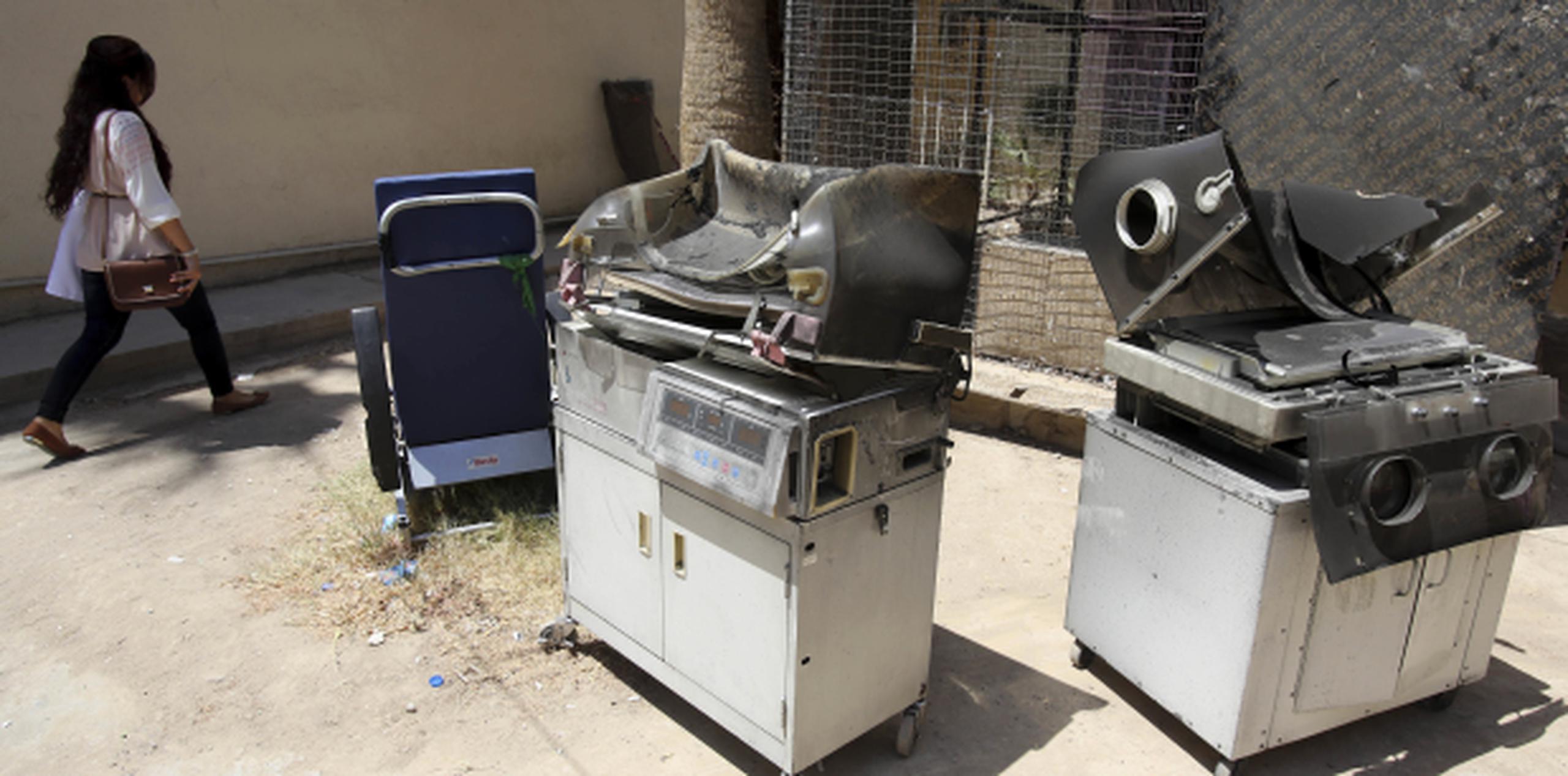 Encubadoras para niños tras el incendio en el área de maternidad de un hospital iraquí. (AP)