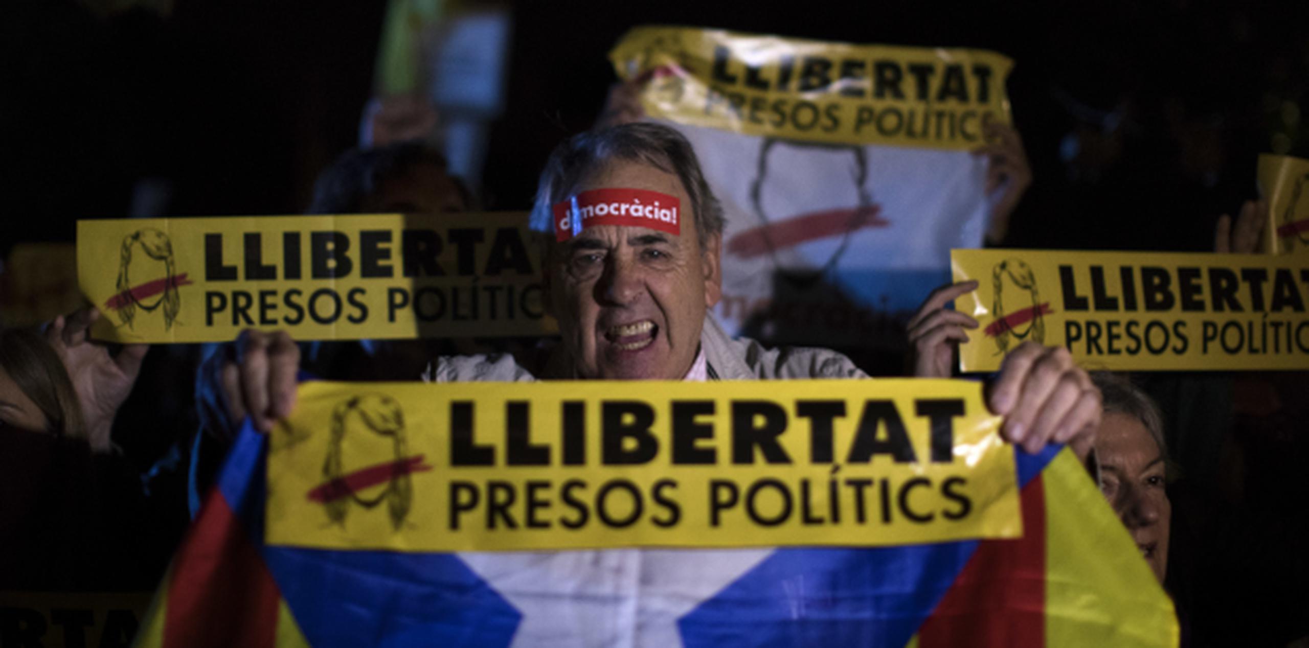 Una protesta reciente de grupos pro independencia de Cataluña en reclamo por la excarcelación de figuras independentistas que han sido encarcelados. (Archivo)